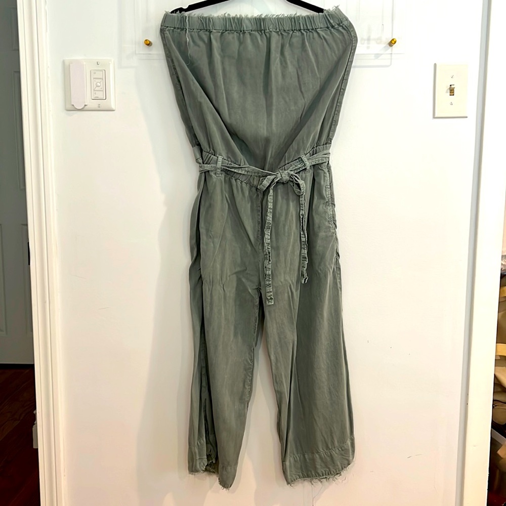 Womens strapless jump suit, cropped ankle